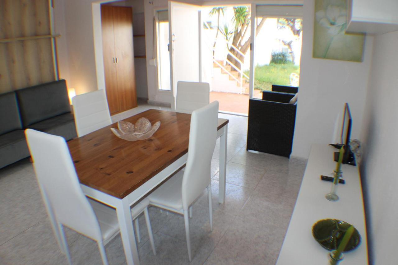 Agi Port De Rosas Apartment Bagian luar foto