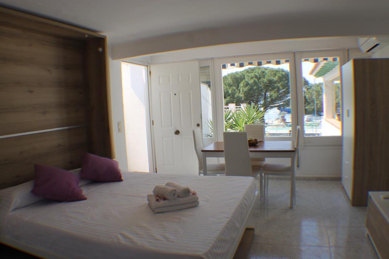 Agi Port De Rosas Apartment Bagian luar foto