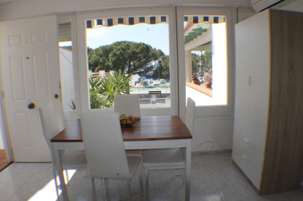 Agi Port De Rosas Apartment Bagian luar foto