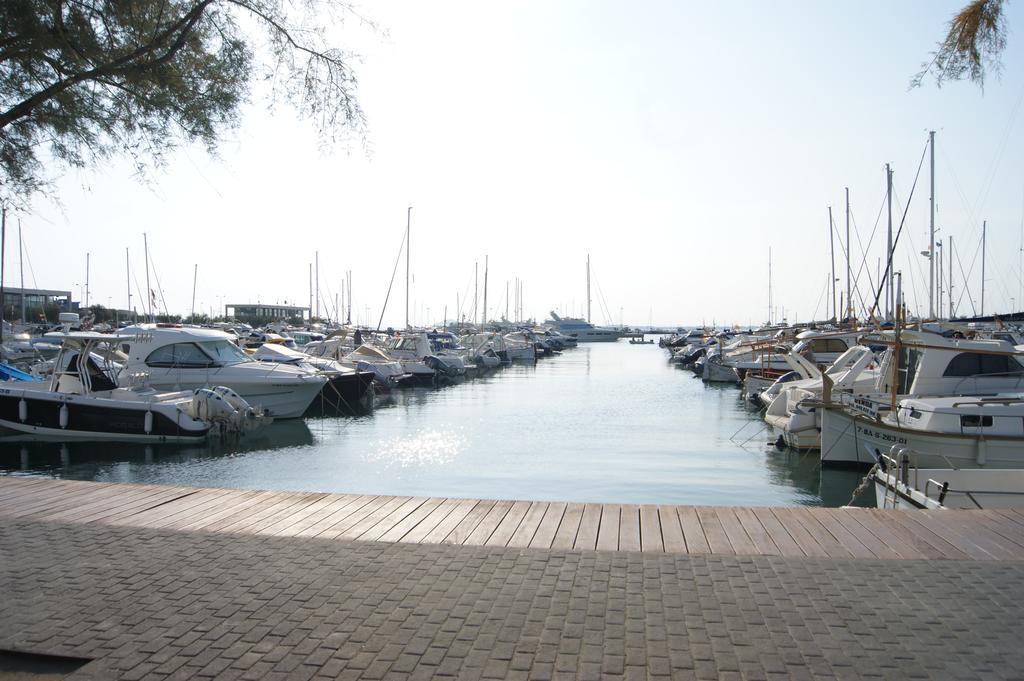 Agi Port De Rosas Apartment Bagian luar foto